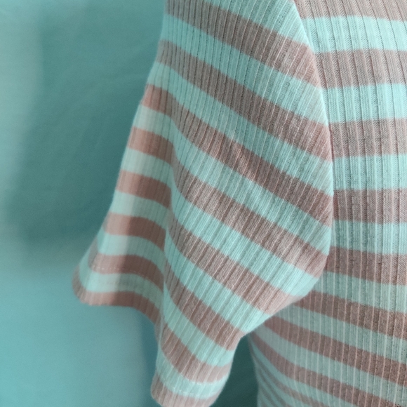 CUTE striped pink top - Picture 3 of 3
